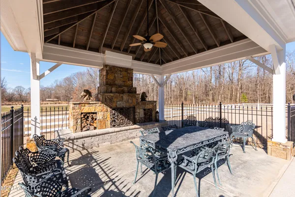 $1,100,000 | 4161 Misty Oaks Lane, Nesbit, MS 38651