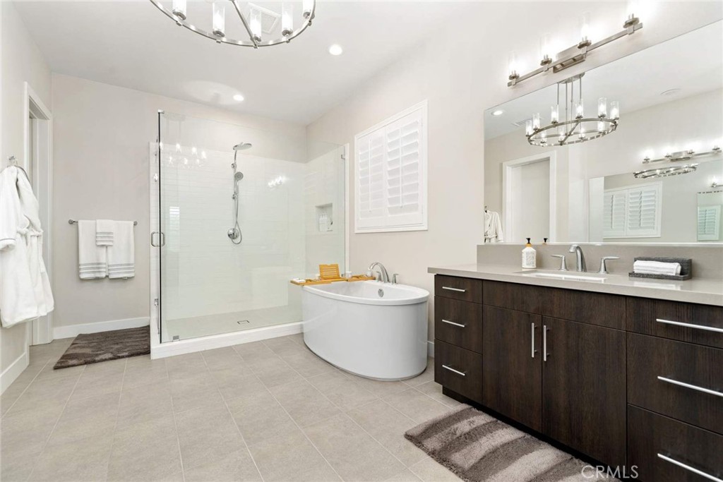 80467 Old Ranch Trail South La Quinta, CA 92253 - Photo 36 of 55 a bathroom with a double vanity sink mirror and bathtub