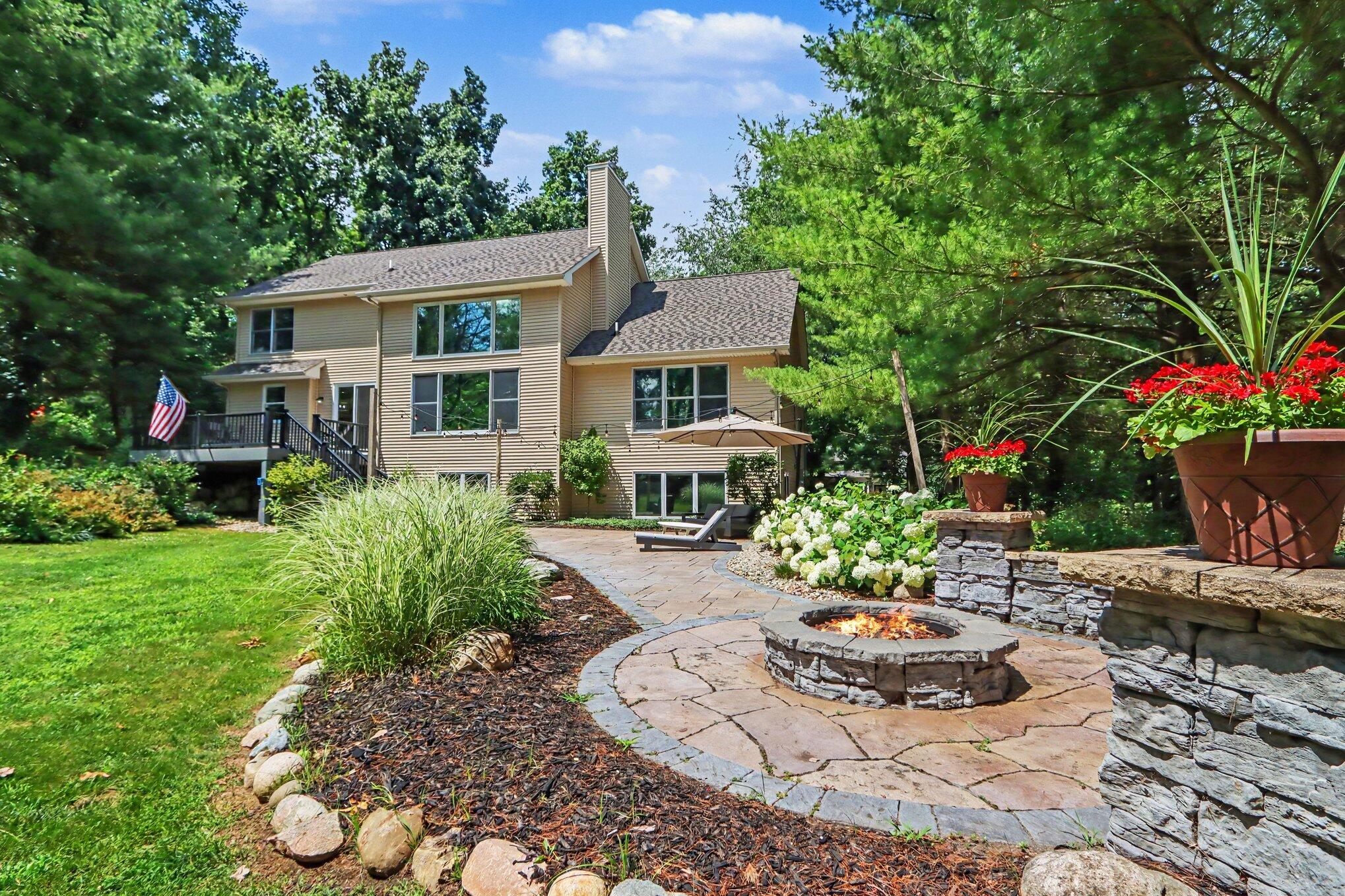 8203 Barony Point Mattawan, MI 49071 - Photo 2 of 48 043_file_4605
