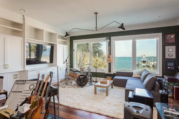$4,900,000 | 525 Deer Point Drive, Gulf Breeze, FL 32561
