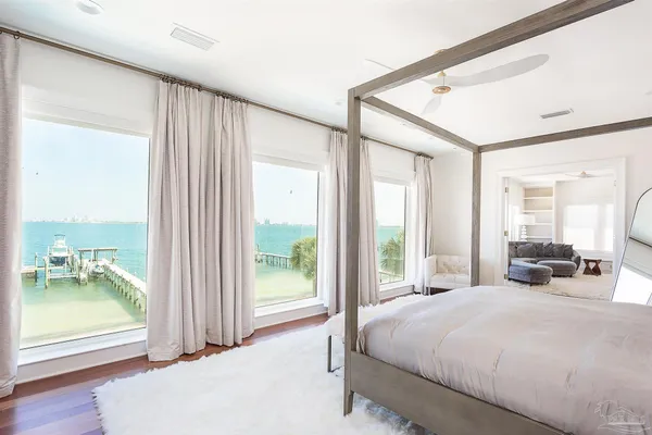 $4,900,000 | 525 Deer Point Drive, Gulf Breeze, FL 32561