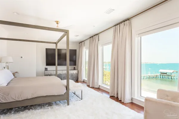 $4,900,000 | 525 Deer Point Drive, Gulf Breeze, FL 32561