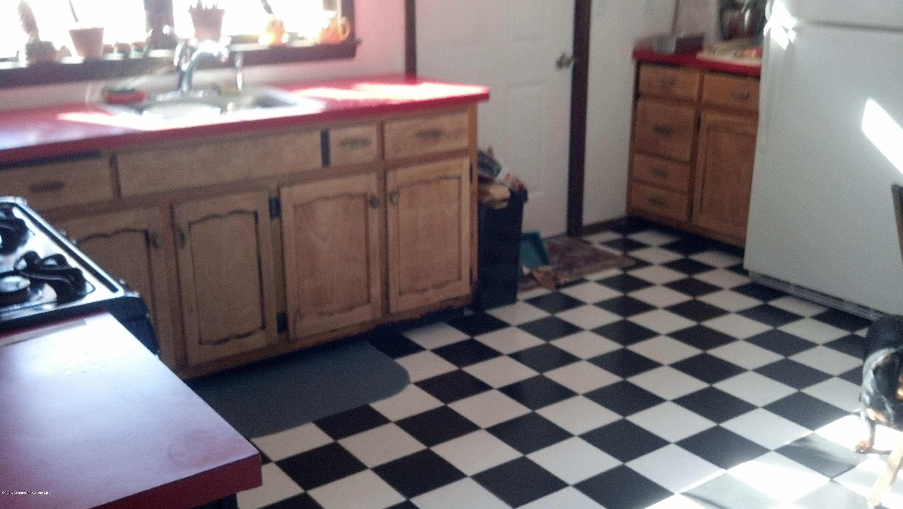 25 Decatur Avenue Seaside Park, NJ 08752 - Photo 8 of 14 Eat-in Kitchen