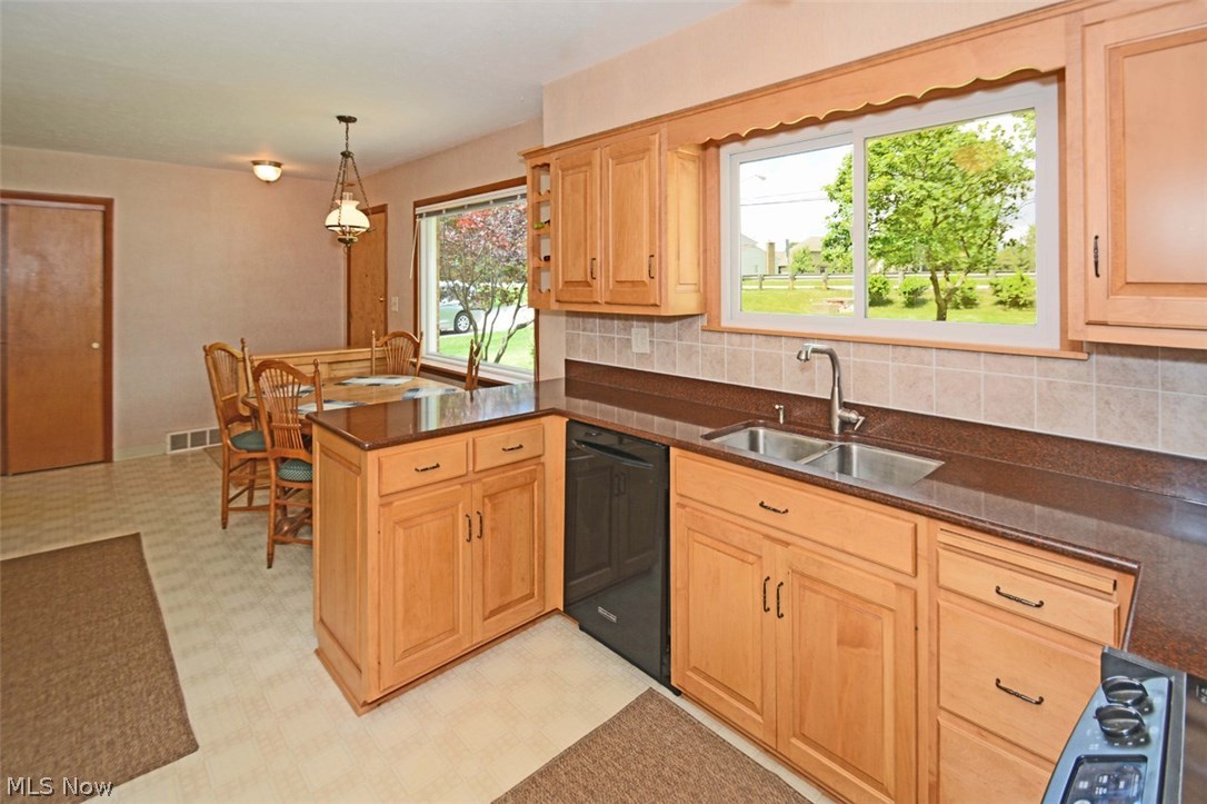 15401 Albion Road Strongsville, OH 44136 - Photo 4 of 28 Gallery Image 4