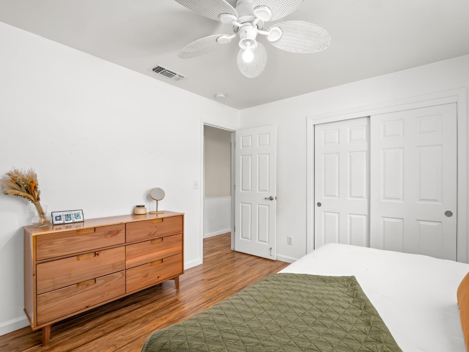 31173 Moccassin Way Coarsegold, CA 93614 - Photo 24 of 48 a bedroom with a bed and a chandelier