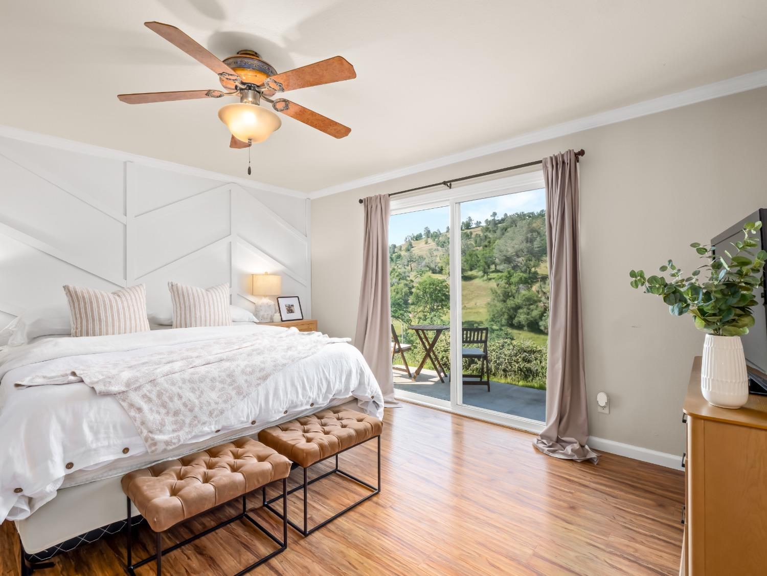 31173 Moccassin Way Coarsegold, CA 93614 - Photo 27 of 48 a bedroom with a bed and a large window
