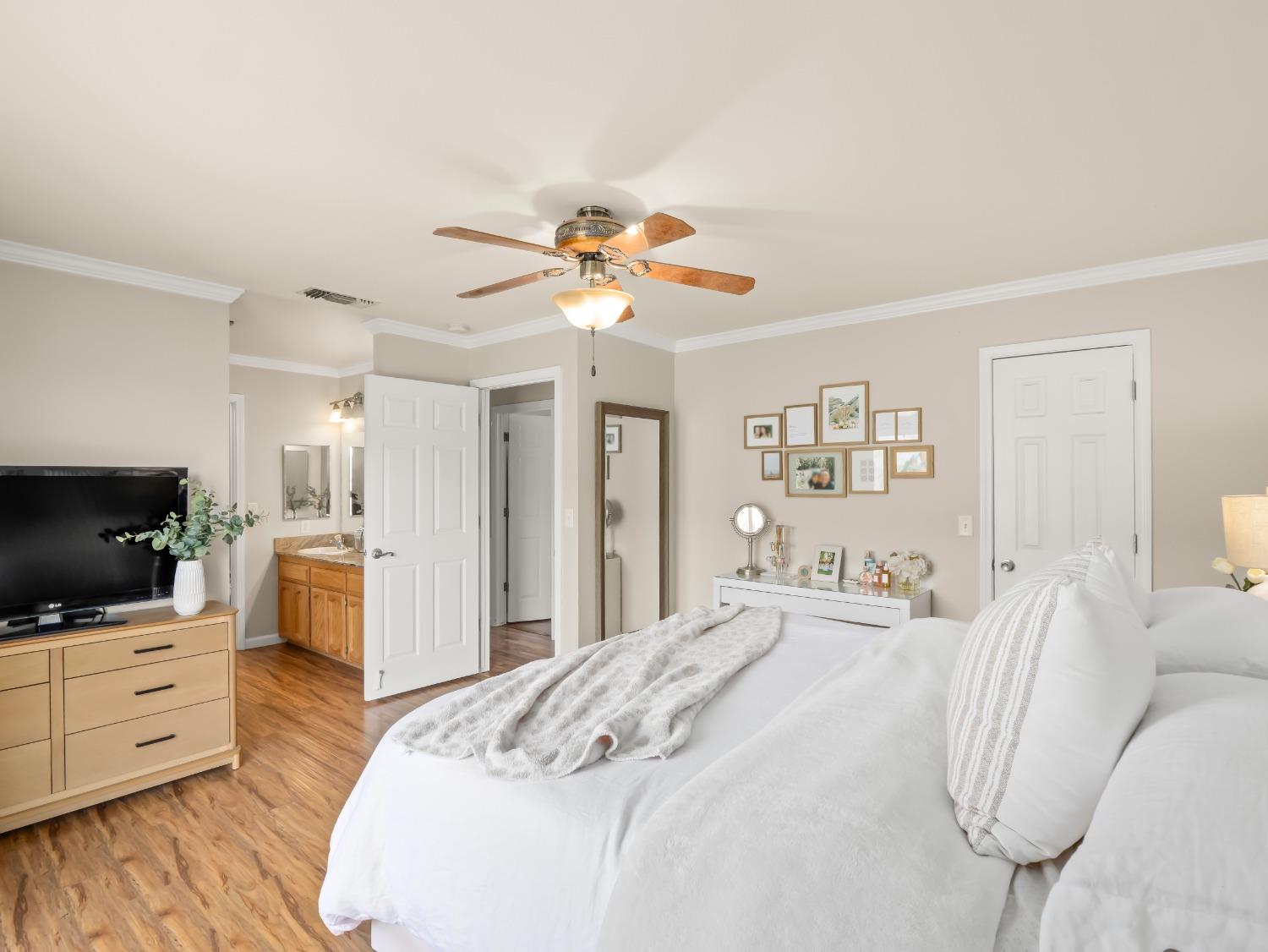 31173 Moccassin Way Coarsegold, CA 93614 - Photo 28 of 48 a bedroom with a bed and a flat screen tv