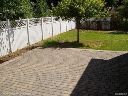 2763 Longview Avenue Rochester, MI 48307 - Photo 3 of 22 Longview Patio