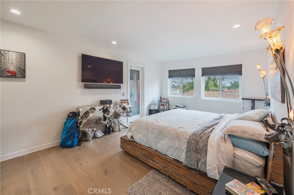 432 South Hamel Road, Unit 302 Los Angeles, CA 90048 - Photo 11 of 21 a bedroom with a bed and a flat screen tv