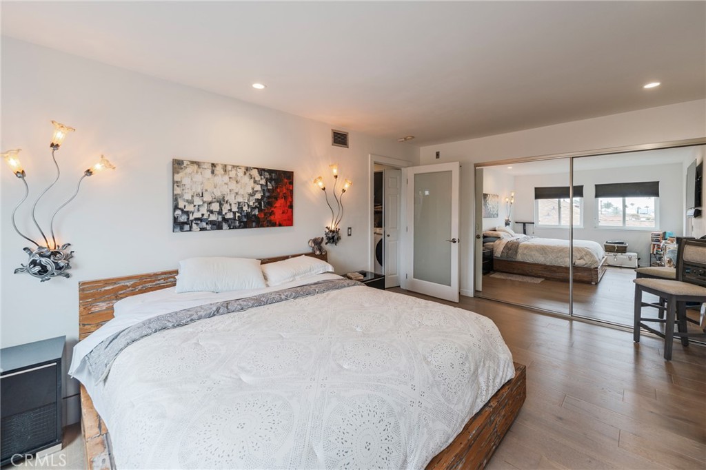 432 South Hamel Road, Unit 302 Los Angeles, CA 90048 - Photo 10 of 21 a bedroom with a large bed and a view of kitchen