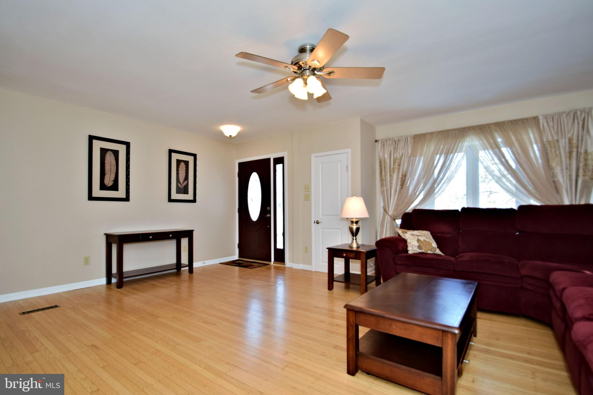 22 Red Oak Road Oreland, PA 19075 - Photo 2 of 29 Living Room