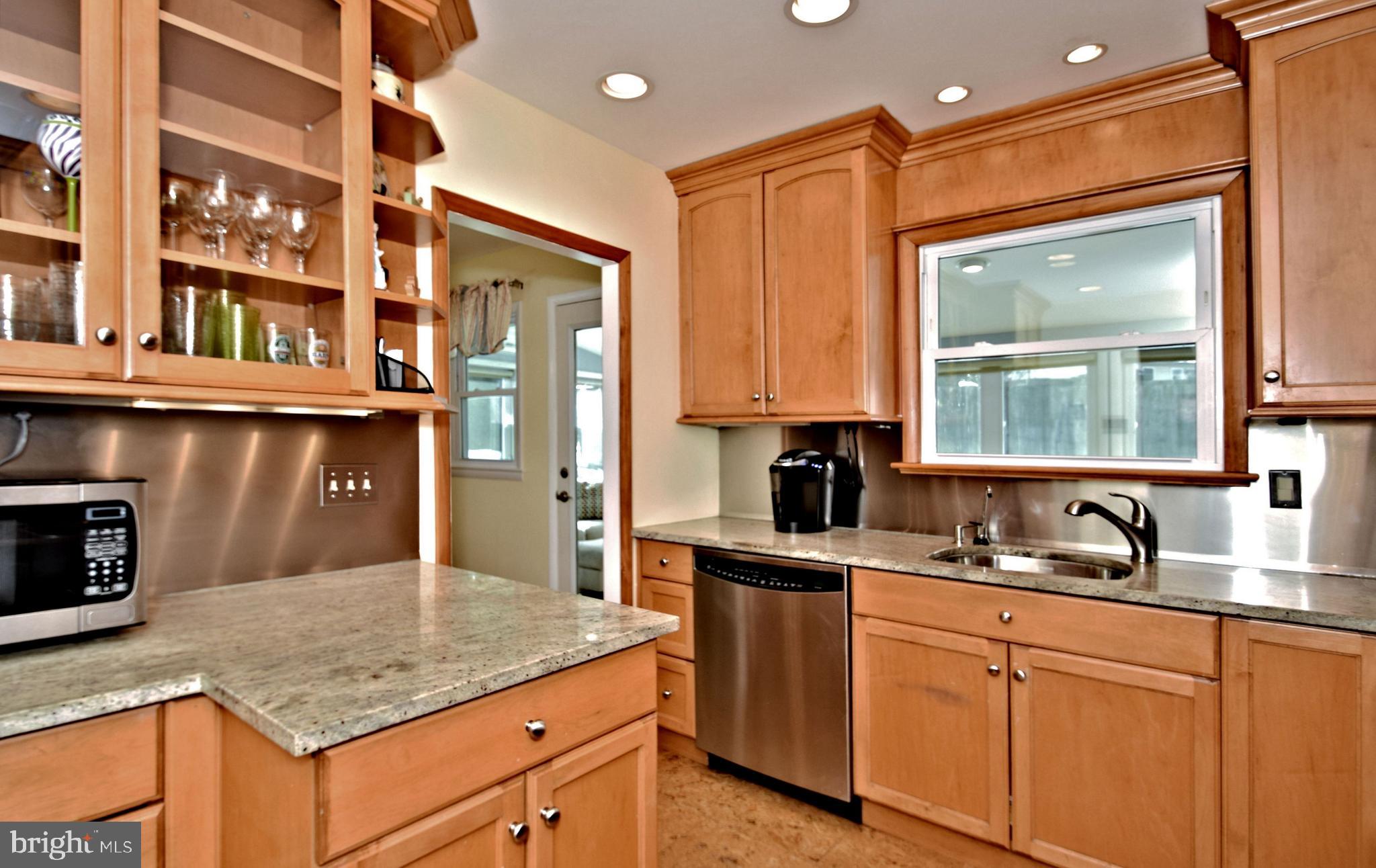 22 Red Oak Road Oreland, PA 19075 - Photo 11 of 29 Kitchen