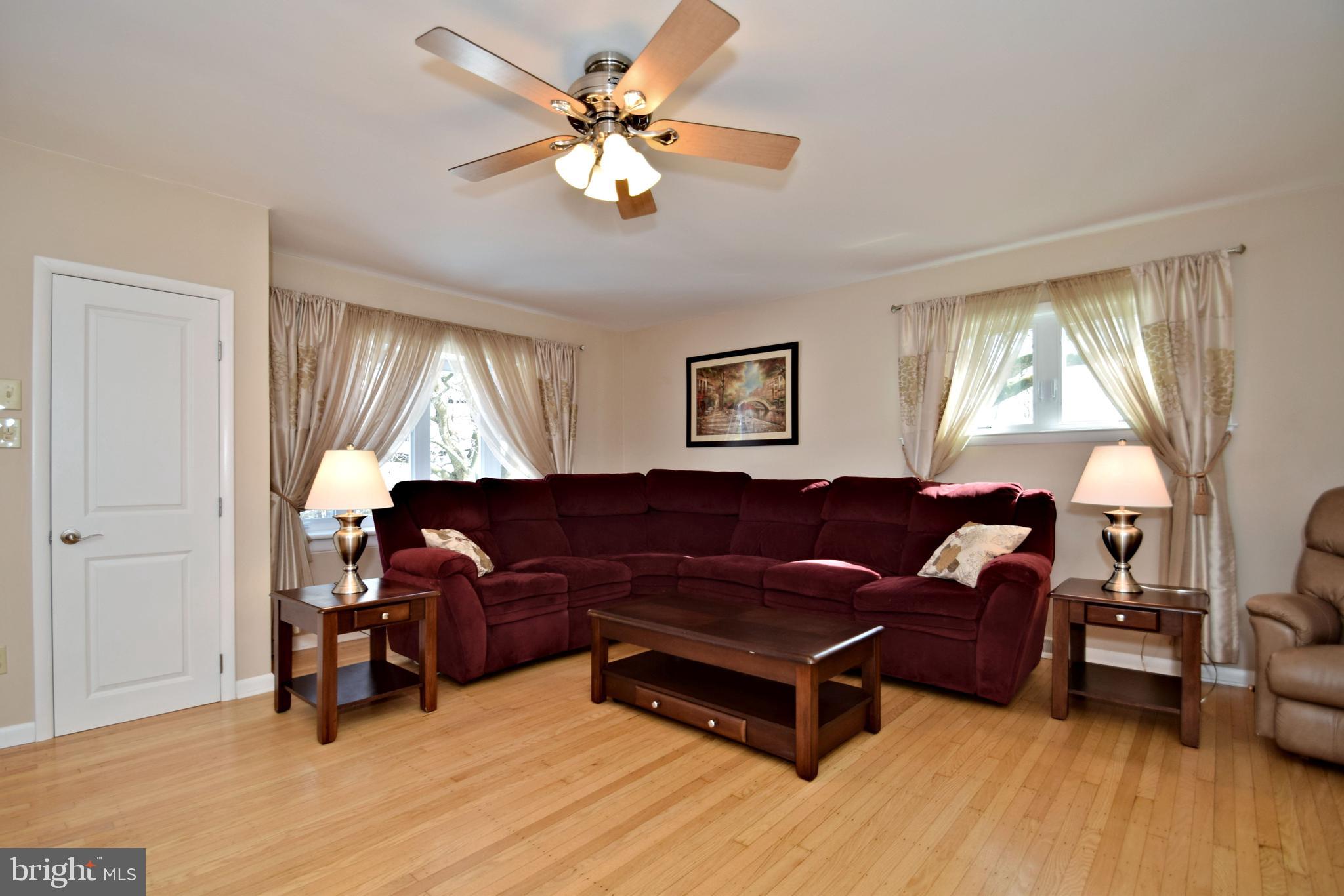 22 Red Oak Road Oreland, PA 19075 - Photo 3 of 29 Living Room