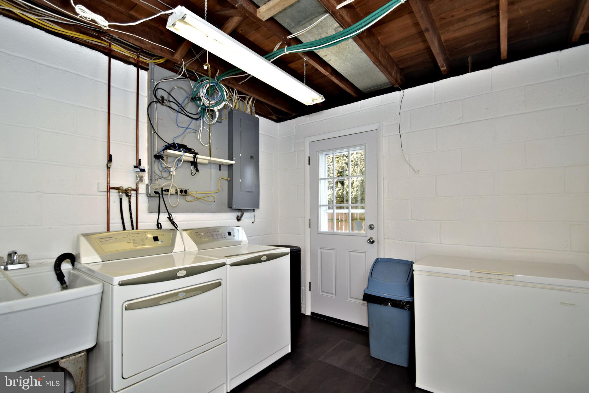 22 Red Oak Road Oreland, PA 19075 - Photo 25 of 29 Laundry/Mud Room