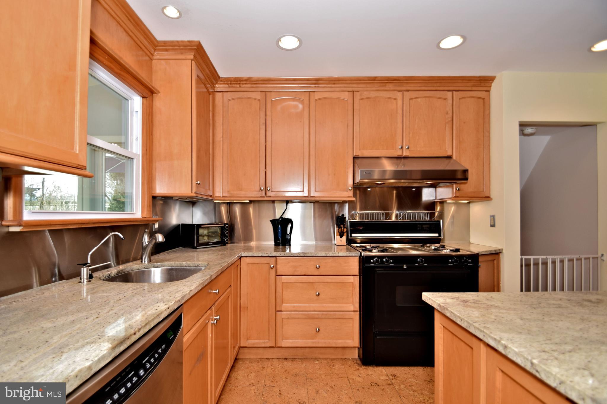 22 Red Oak Road Oreland, PA 19075 - Photo 9 of 29 Kitchen
