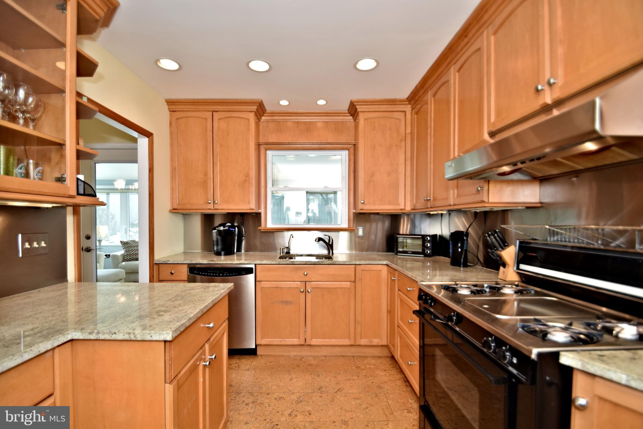 22 Red Oak Road Oreland, PA 19075 - Photo 10 of 29 Kitchen