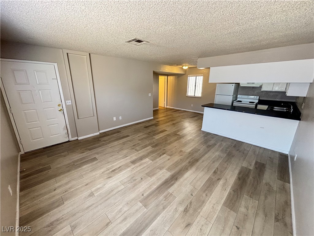 6940 Hopkins Drive, Unit D Las Vegas, NV 89156 - Photo 5 of 21
