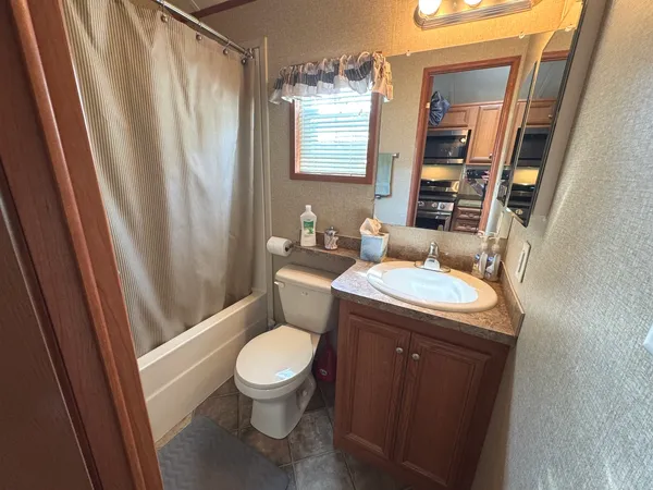 a view of a large brick building