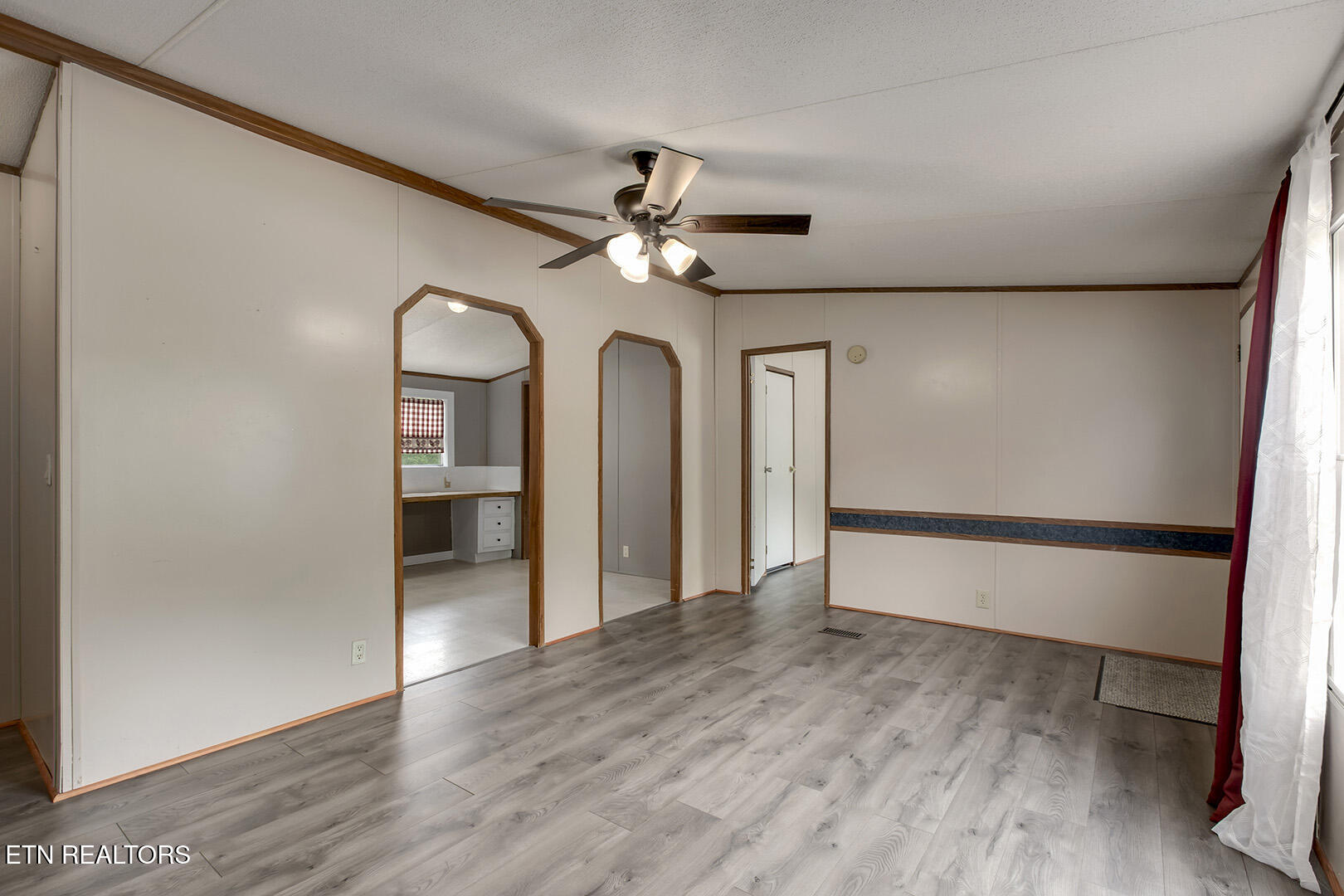 1725 Euchee Road Ten Mile, TN 37880 - Photo 11 of 34 11_EucheeRoad_1725_Living04
