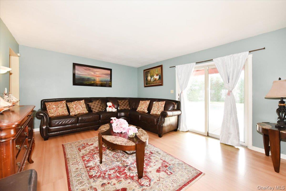 22 Chatham Road Commack, NY 11725 - Photo 18 of 37