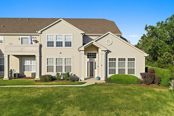 $389,000 | 2653 Maple Circle, Unit 2653, West Dundee, IL 60118