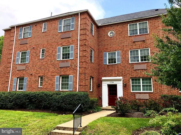 $1,875 | 1734 West Abingdon Drive, Unit 202, Alexandria, VA 22314