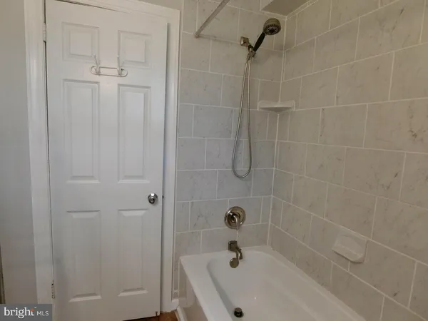 $1,875 | 1734 West Abingdon Drive, Unit 202, Alexandria, VA 22314
