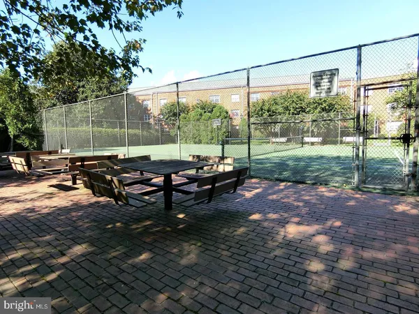 $1,875 | 1734 West Abingdon Drive, Unit 202, Alexandria, VA 22314