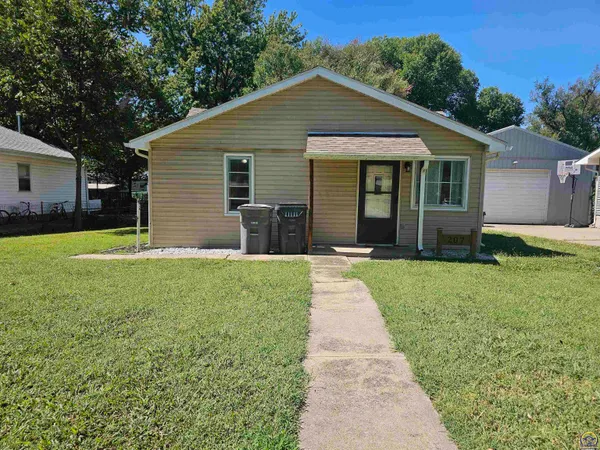 $99,900 | 207 South Cottonwood Street, Emporia, KS 66801
