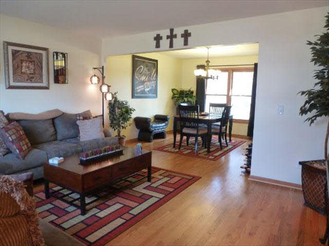 6746 Lockmill Road Temperance, MI 48182 - Photo 3 of 20 Open LR/DR Combo!