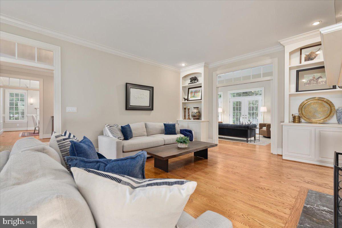 14915 Alpine Bay Loop Gainesville, VA 20155 - Photo 17 of 105 a living room with furniture and a couch