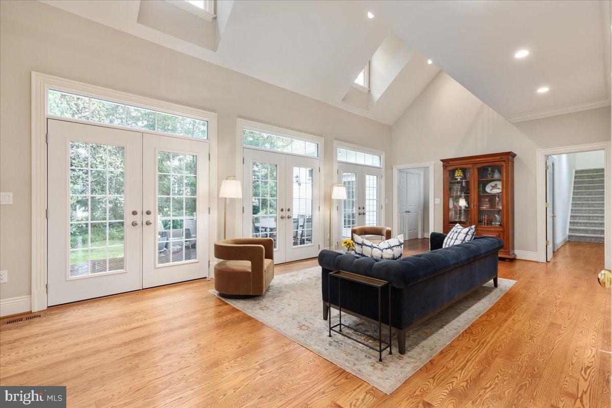 14915 Alpine Bay Loop Gainesville, VA 20155 - Photo 18 of 105 a living room with furniture and a large window