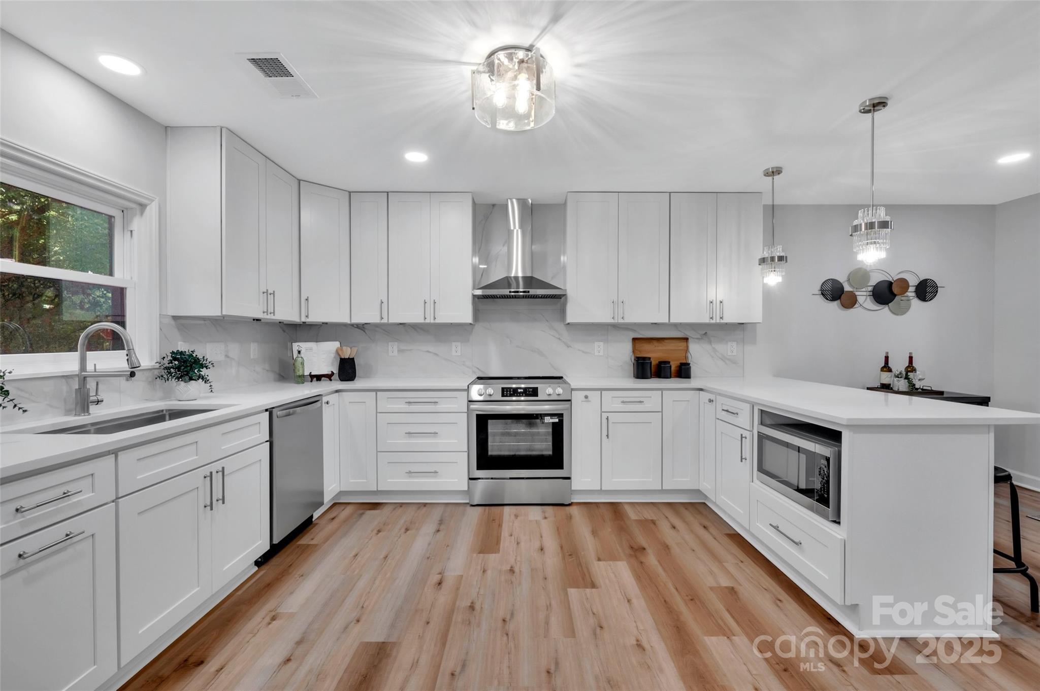 729 Aintree Road Charlotte, NC 28215 - Photo 3 of 24 Gallery Image 3