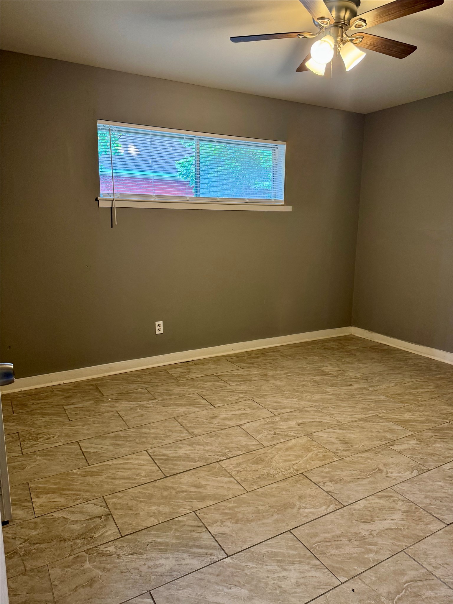 604 Wilson Road, Unit 8 Humble, TX 77338 - Photo 15 of 25 2nd bedroom