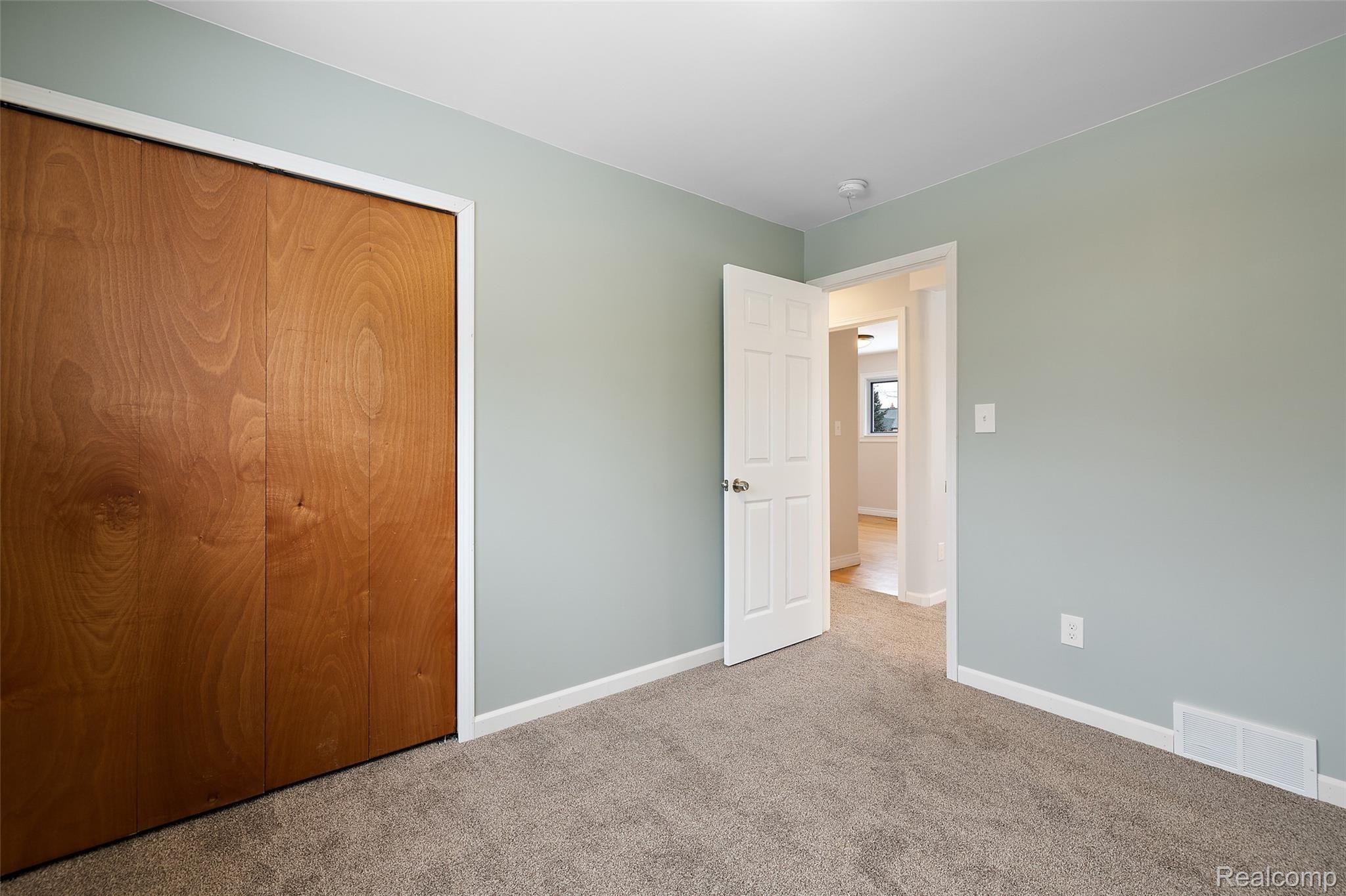 12267 East 10 Mile Road Warren, MI 48089 - Photo 13 of 29 12267 E 10 Mile-26.jpg