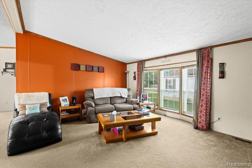 4475 Single Tree Drive Howell, MI 48843 - Photo 6 of 35 Gallery Image 6