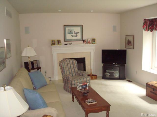 3627 Joshua Drive Rochester, MI 48307 - Photo 10 of 29 Family.jpg