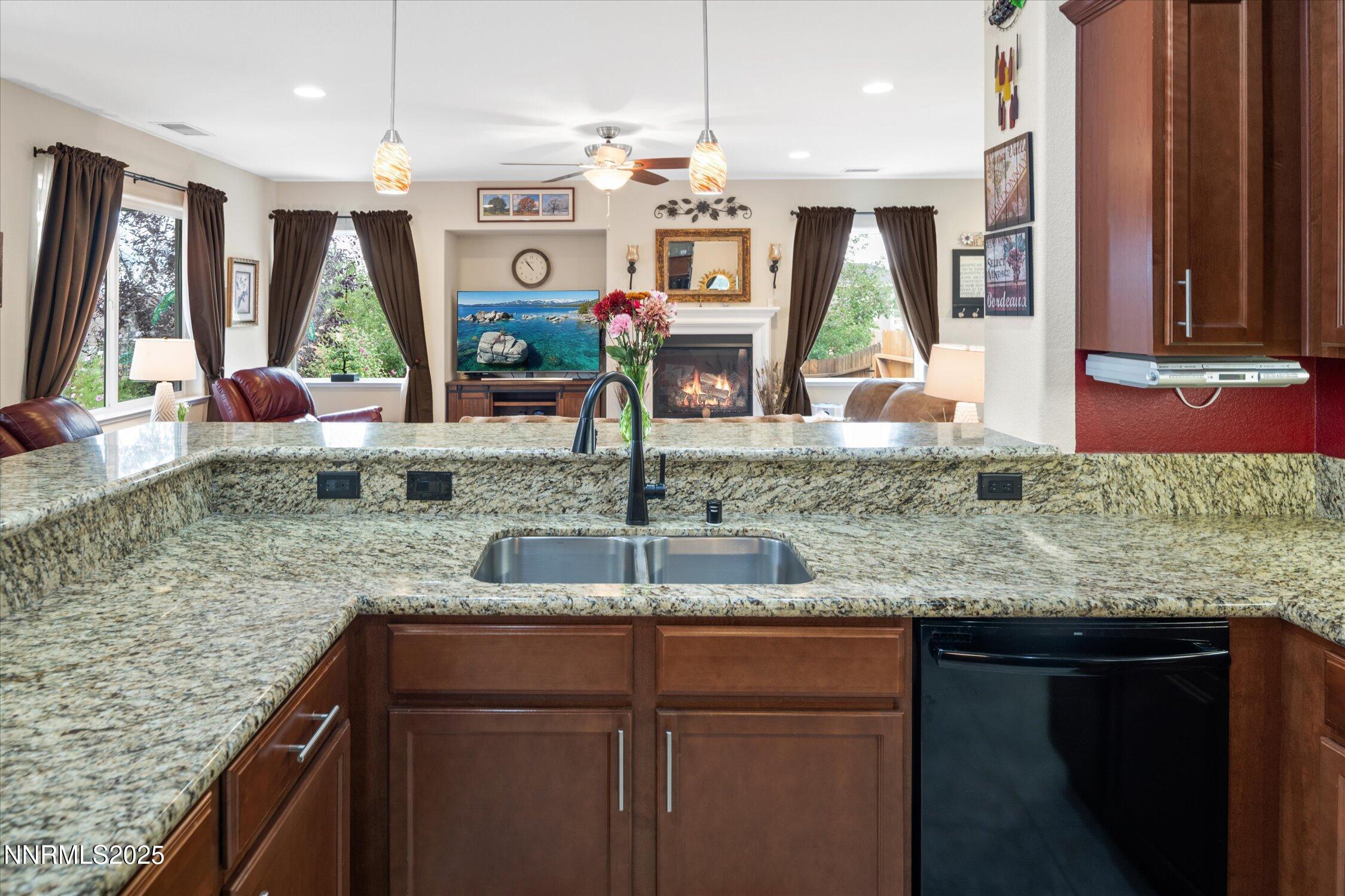 7595 Jonquil Court Reno, NV 89506 - Photo 7 of 30 10