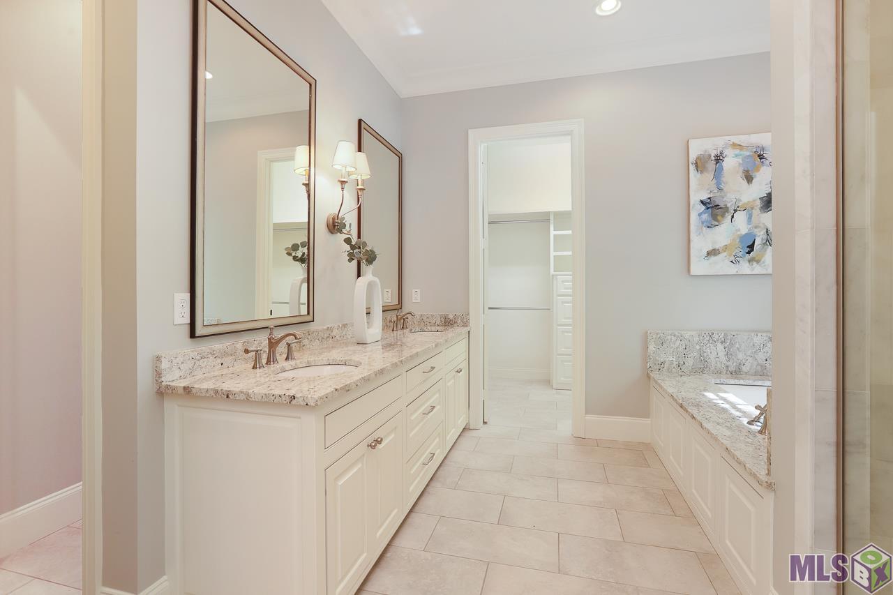 7706 Lane's End St. George, LA 70810 - Photo 17 of 37 Primary Bath ensuite