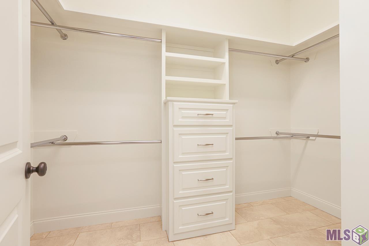 7706 Lane's End St. George, LA 70810 - Photo 20 of 37 Primary Closet #1