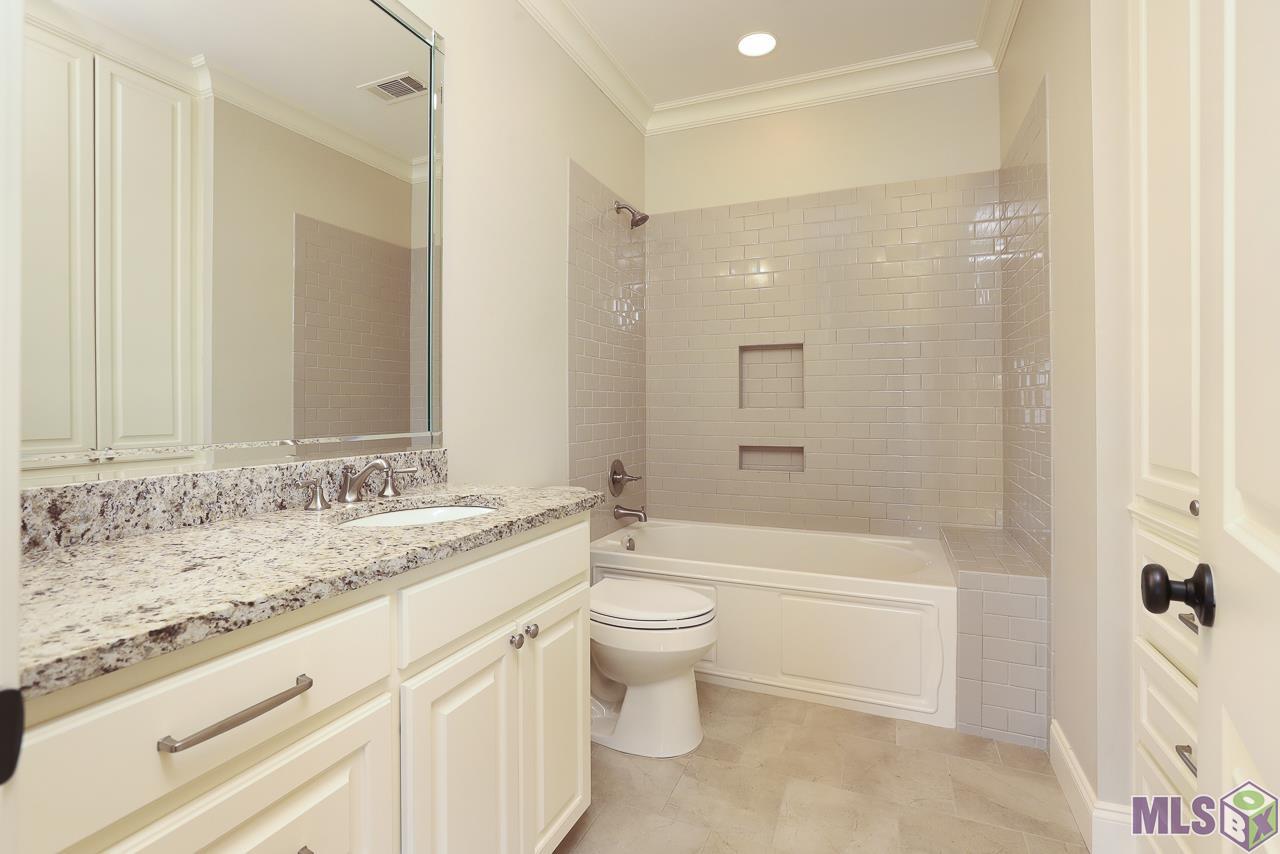 7706 Lane's End St. George, LA 70810 - Photo 29 of 37 Upstairs full bath