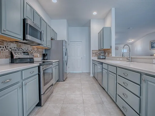 $299,900 | 10010 Lake Miona Way, Oxford, FL 34484