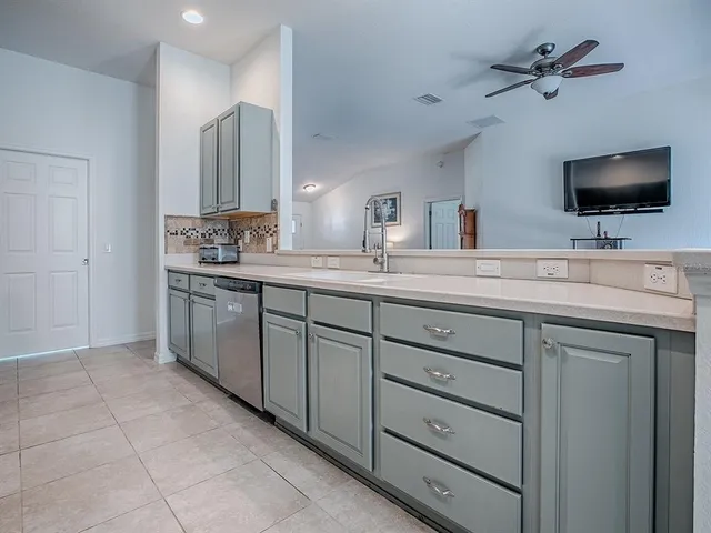 $299,900 | 10010 Lake Miona Way, Oxford, FL 34484