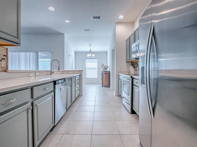 $299,900 | 10010 Lake Miona Way, Oxford, FL 34484