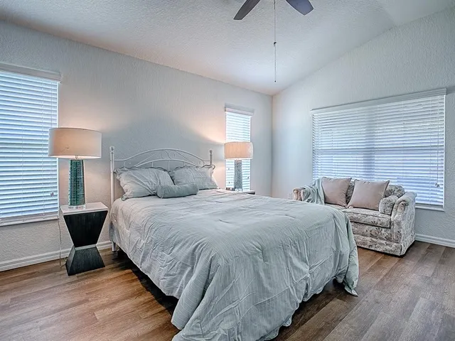 $299,900 | 10010 Lake Miona Way, Oxford, FL 34484