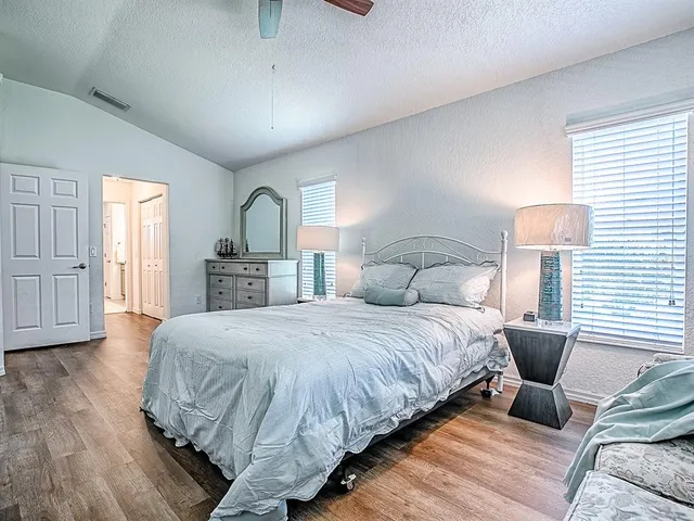 $299,900 | 10010 Lake Miona Way, Oxford, FL 34484