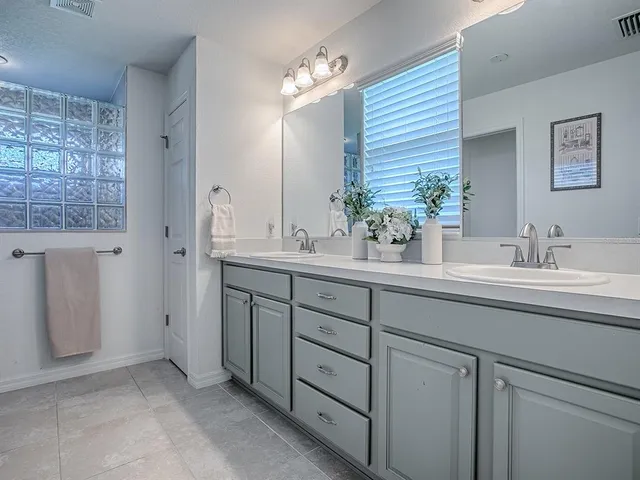 $299,900 | 10010 Lake Miona Way, Oxford, FL 34484