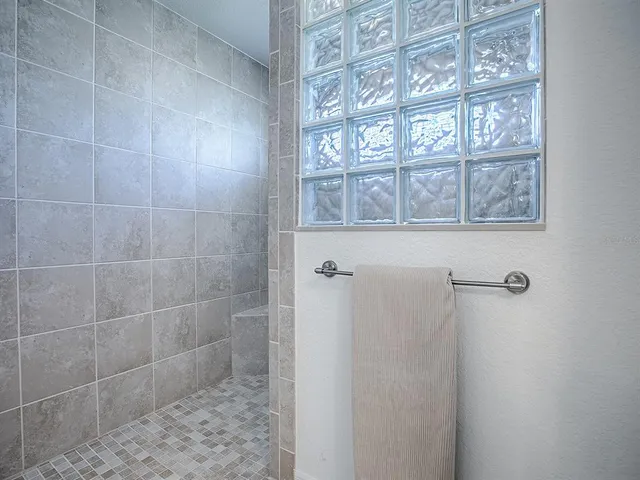 $299,900 | 10010 Lake Miona Way, Oxford, FL 34484