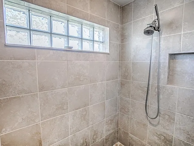 $299,900 | 10010 Lake Miona Way, Oxford, FL 34484