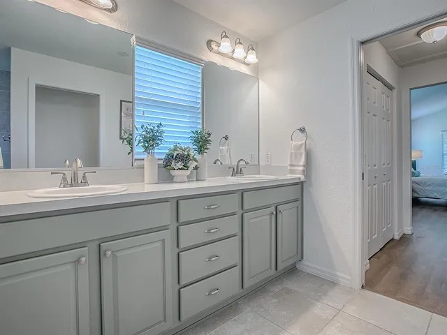 $299,900 | 10010 Lake Miona Way, Oxford, FL 34484